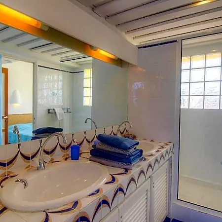 Bed & Breakfast 2 Pieces Pied Dans L'eau 4*